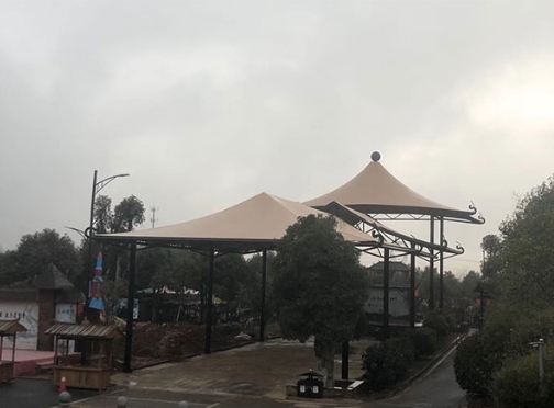 膜結(jié)構(gòu)雨棚如何做到防雷防震效果？